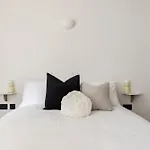 Modern, Luxury 2-Bed Home With Private Balcony