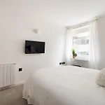 Modern, Luxury 2-Bed Home With Private Balcony