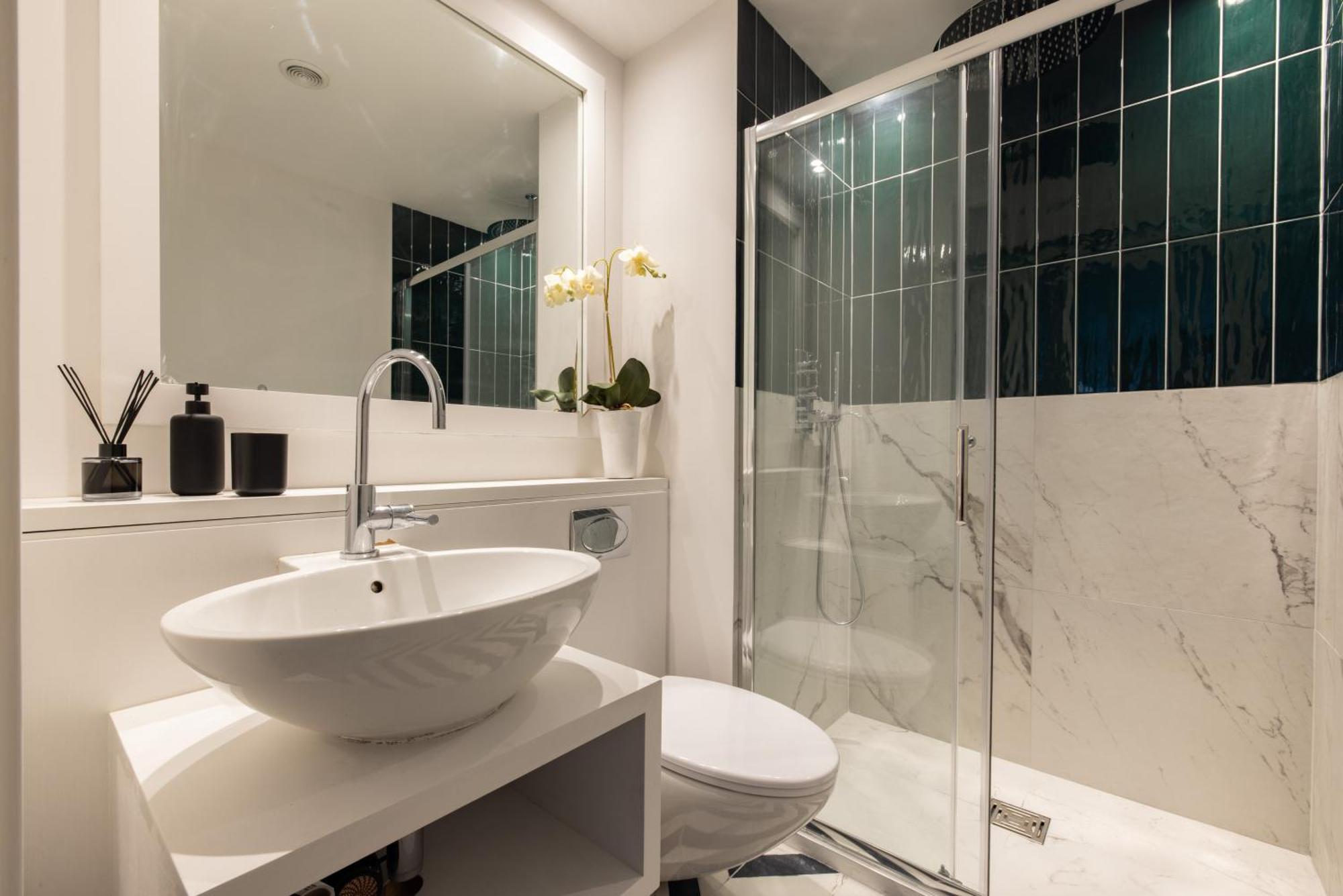 Modern, Luxury 2-bed With Private Balcony