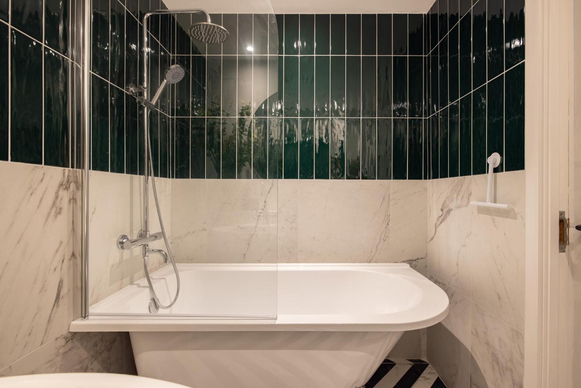 Modern, Luxury 2-bed With Private Balcony Appartamento