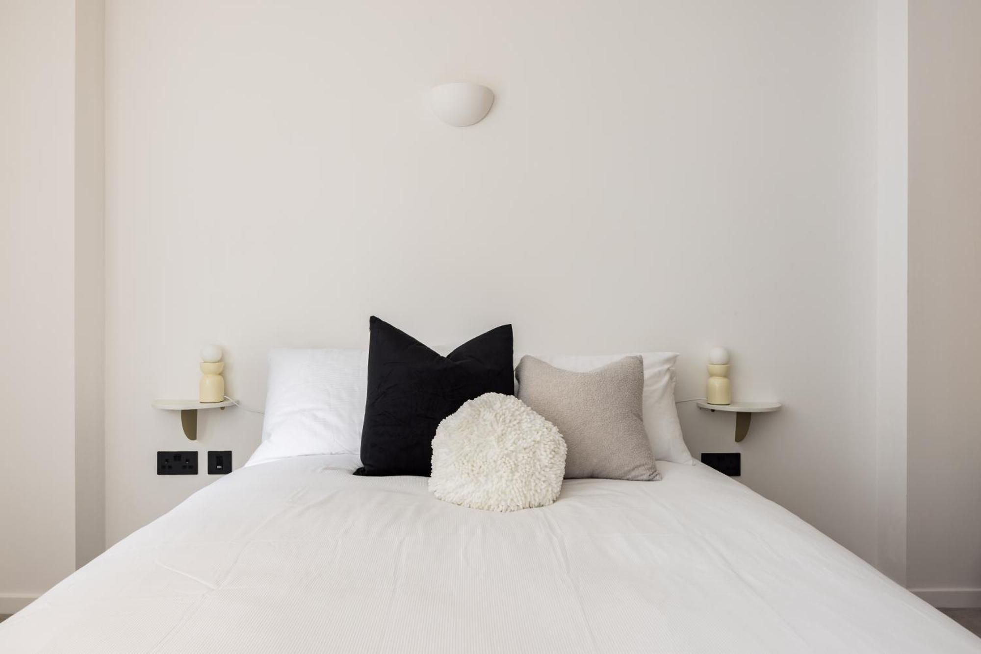 Modern, Luxury 2-bed With Private Balcony * London